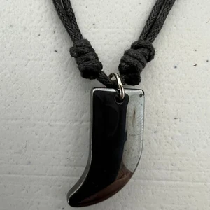 Colmillo de metal diente colmillo colgante collar cadena cordón negro surf gargantilla lobo amuleto - Imagen 1 de 6