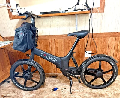 Gocycle 4GI with Gocycle front bag Fenders 17 miles - Image 1 of 4