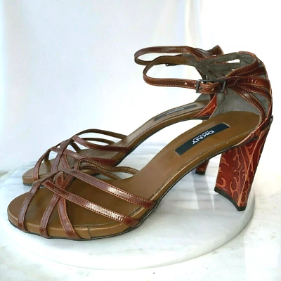 Nuevo DKNY Y2K Vintage Tacones Bloque Repujado Naranja Tirantes Cuero Marrón 9 Foto 1 de 4