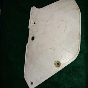 YAMAHA 1980 YZ250 YZ 250-LEFT SIDE PLASTIC COVER - Picture 1 of 2