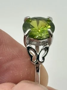 SS.925 Peridot Ladies Ring Size 9 - Picture 1 of 5