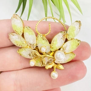 Vintage Green and White Molded Givre Open Back Glass Faux Pearl Gold Tone Brooch - Picture 1 of 5