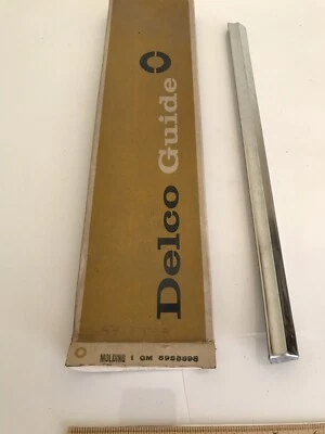 Oldsmobile NOS GM 1967 (exc F85, 98, Tor.) Lámpara trasera derecha moldeada inferior #5958598 Foto 1 de 4