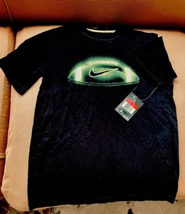 NIKE Youth Boys LARGE Black T-Shirt Short Sleeve New With Tags - Picture 1 of 4