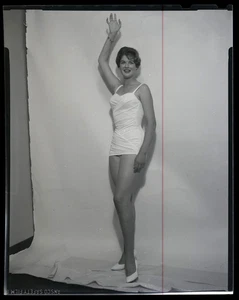 LQQK 5X4 vintage 1950s negative DELIGHTFUL SWIMSUIT GLAMOUR GIRL POSED #29 - Picture 1 of 1