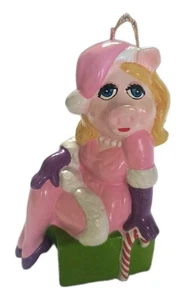 Adorno de Navidad vintage 1981 Miss Piggy Henson Muppets hecho a mano papel maché  - Imagen 1 de 10