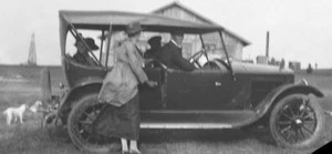 Foto Negativ Antik Auto 20er Jahre Familie Hunde Pose s/w Oklahoma - Bild 1 von 3
