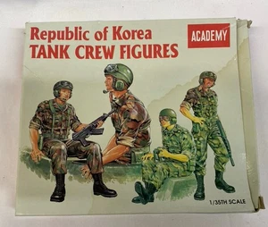 Academy Republic of Korea Tank Crew 1/35 Model Kit (Package Wear)#2 - Picture 1 of 2