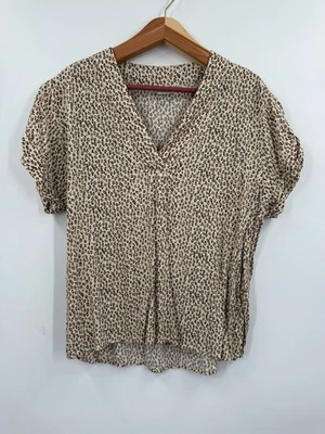 Gap Top Medium Women's Short Sleeve V-Neck Brown Tan Leopard Print - Image 1 of 4