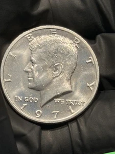Moneda de medio dólar Kennedy 1971 D FS-50-1971D-102 error BU de conjunto como nueva - tonificación - Imagen 1 de 9