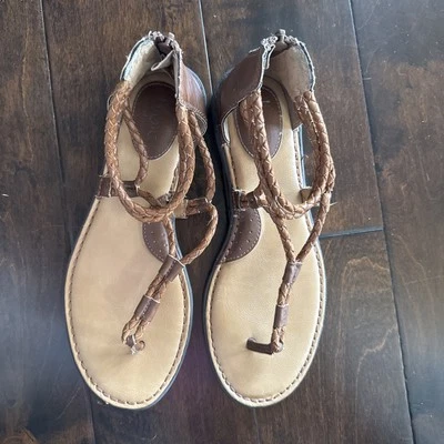 B.O.C. Sandalias Born Concept, talla 8M Foto 1 de 4