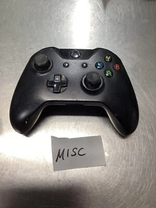 Microsoft Xbox One Wireless Bluetooth Gaming Controller Joystick Black Plastic - Picture 1 of 3