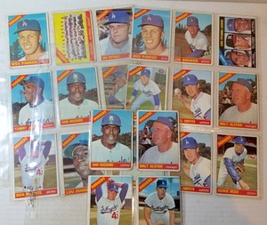 1966 Topps Los Angeles Dodgers baseball card lot (22); Don Drysdale, Wes Parker