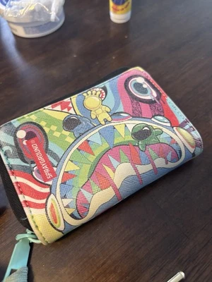 Carteira sprayground edição limitada pré-propriedade - Imagem 1 de 3