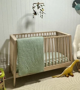 Leander Linea Cot & Mattress - Picture 1 of 6