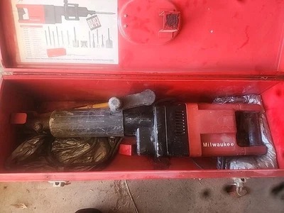 Сверхпрочный молоток для сноса Milwaukee 5335 с металлическим корпусом - Изображение 1 из 4