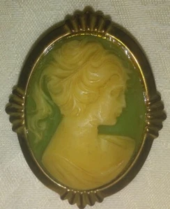 Vintage 1970's French Carved Gemma Stone Cameo Scarf Pin Pre-Owned Very Good Con - Picture 1 of 4
