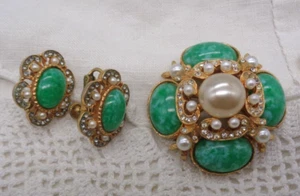 Vintage MARVELLA Green Glass Cabochon & Faux Pearl BROOCH & EARRINGS Set - Picture 1 of 9
