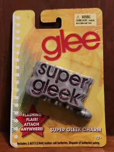 GLEE Super Gleek Charm nuevo de lote antiguo en paquete nunca abierto 2010 ¡ESTILO INTERMITENTE Mattel! - Imagen 1 de 2