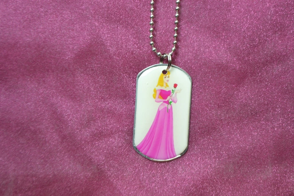 Disney "Bella Durmiente" Collar Etiqueta de Perro #22 Foto 1 de 1