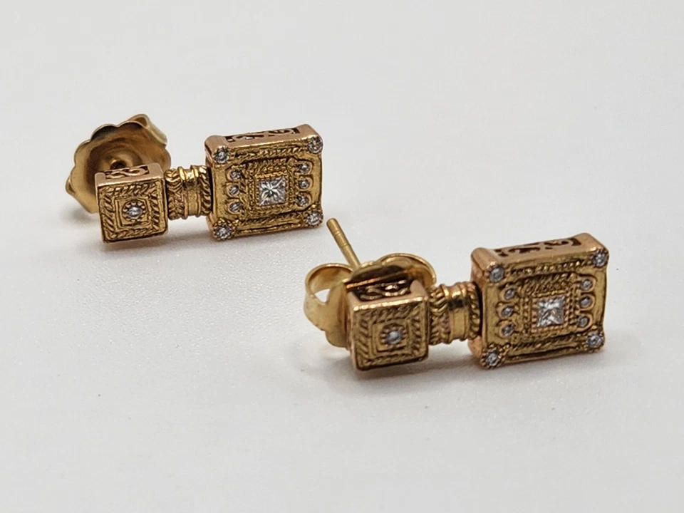 Pendientes cuadrados Charriol de oro amarillo 750 de 0,75" diamantes de princesa y redondos Foto 1 de 1