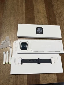 Apple Watch (SE) 2nd Gen 40mm Midnight Aluminum - Photo 1 sur 6