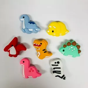 7 Stck. Dinosaurier Schuh Charms für Armband Schuhe Armband Kinder Party Geschenk süß - Bild 1 von 3