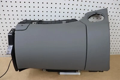 05 06 2006 MERCEDES BENZ CLS CLS55 AMG W219 GUANTERA ALMACENAMIENTO GRIS Foto 1 de 4