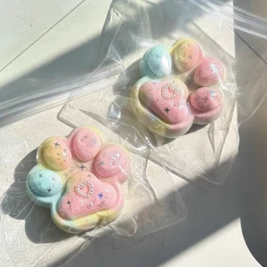 Silicone Rainbow Cat Paw Squishy Squeeze Anti Stress Relief Decompression Unwind - Picture 1 of 3