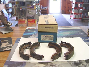 BECK/ARNLEY BRAKE SHOES  REAR 081-2461 FITS ISUZU I MARK, CHEVROLET SPECTRUM - Picture 1 of 1