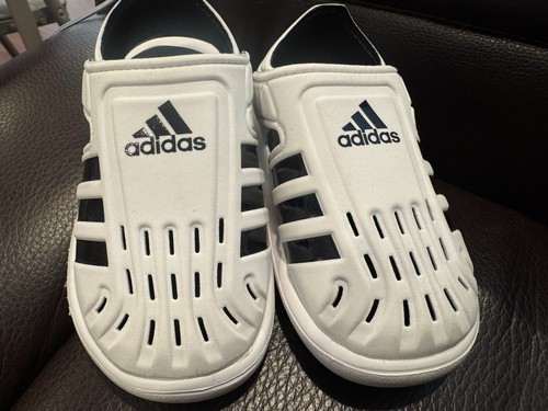 Nuovi con scatola** Adidas sandali da acqua neri bianchi punta chiusa bambini taglia 7 scarpe estive