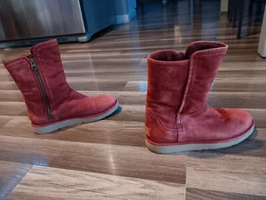 UGG Womens Size 7 maroon color suede leather zip up Booties - Picture 1 of 13