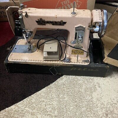 Vintage ATLAS Deluxe Precision Sewing Machine - With Case PINK  Powers On • 107.99€