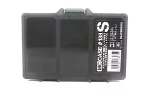Daiichi #33239 MC Case #138S Slit Foam Box 146 x 103 x 25 mm Black (2390) - Foto 1 di 4