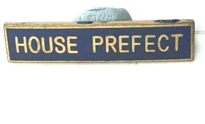 Insignia vintage School House Prefecto esmalte azul años 70 Fattorini 36 x 8 mm  - Imagen 1 de 3