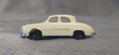 Voiture miniatures 1 /87 e Renault Dauphine blanc crême série 2 1960 Cadum Pax - Photo 1/4