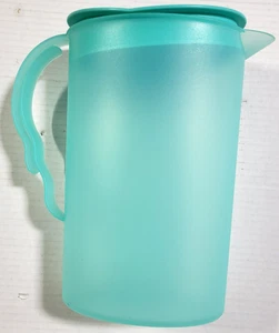 Tupperware - 2.1 liter Pitcher with Rocker Lid - Light Green - Picture 1 of 5