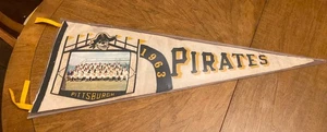 1963 Raro Piratas de Pittsburgh Tamaño Completo 30” Jugador Pergamino Fieltro Banderín ¡Debe Ver!! - Imagen 1 de 20