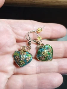 Vtg Green Floral Cloisonne Earrings Puffy Hearts Gold Tone Enamel Hook Dangle - Picture 1 of 5