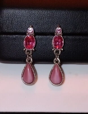 Pendientes colgantes de cristal con estrás rosa tono plata 1928 de colección 1,25" Foto 1 de 4