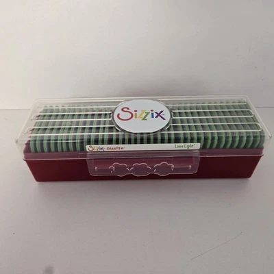 Juego de luces de cal Sizzix Sizzlits con estuche de almacenamiento y 35 símbolos del alfabeto de 1 5/8" Foto 1 de 4