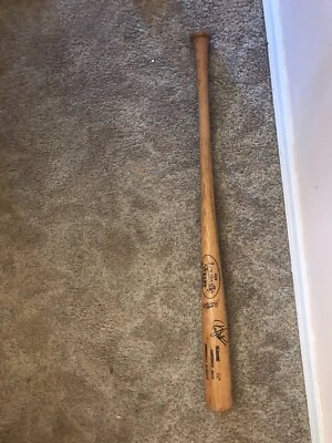 CINCINNATI REDS BARRY LARKIN IN PERSON AUTO CIncinnati Reds Baseball Bat - Image 1 of 4