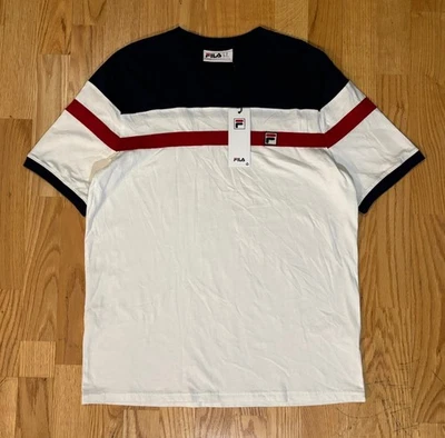 NUEVO CON ETIQUETAS FILA Camiseta Sten Manga Corta Brazo Banda Camisa, Hombre’s XL Foto 1 de 4