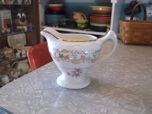 Vintage Setson 22 Kt Gold Trim American Beauty Creamer - Picture 1 of 10
