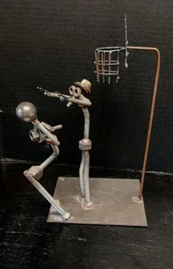 Vtg Brutalist Scrap Metal Nuts Bolts Wire Sculpture Basketball Players Signed - Bild 1 von 11