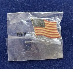 AMERICAN FLAG LAPEL PIN /HAT /TIE TACK /BADGE /VEST /PINBACK/ NEW IN PACKAGE - Picture 1 of 2