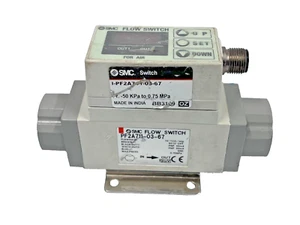 SMC PF2A711-03-67 Digital Flow Switch for Air 3/8" 10-100 LPM - Picture 1 of 3
