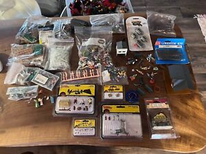 Mixed Lot Of Train Accessories And People O N Ho Scale Mixed Hundreds Of Pieces