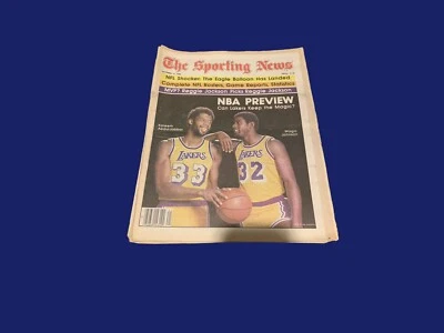 The Sporting News NBA Review 10/11/80 LA Lakers Kareem Abdul Jabber n Magic Foto 1 de 2