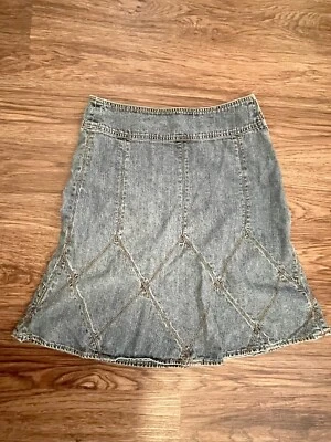 Falda vaquera talla 4 funky Y2K longitud media con acampanado de vuelo. Cremallera lateral Foto 1 de 4